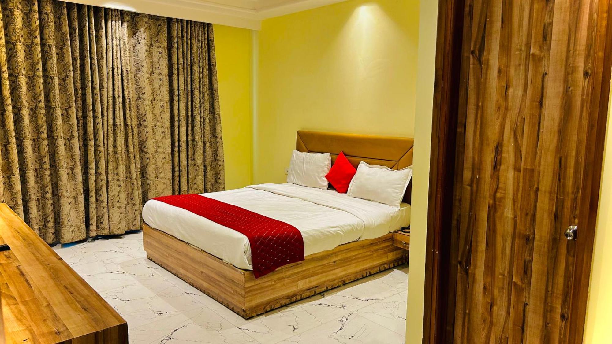 Goodluck House Near Terminal 3 Igi Airport Hotel Ню Делхи Екстериор снимка