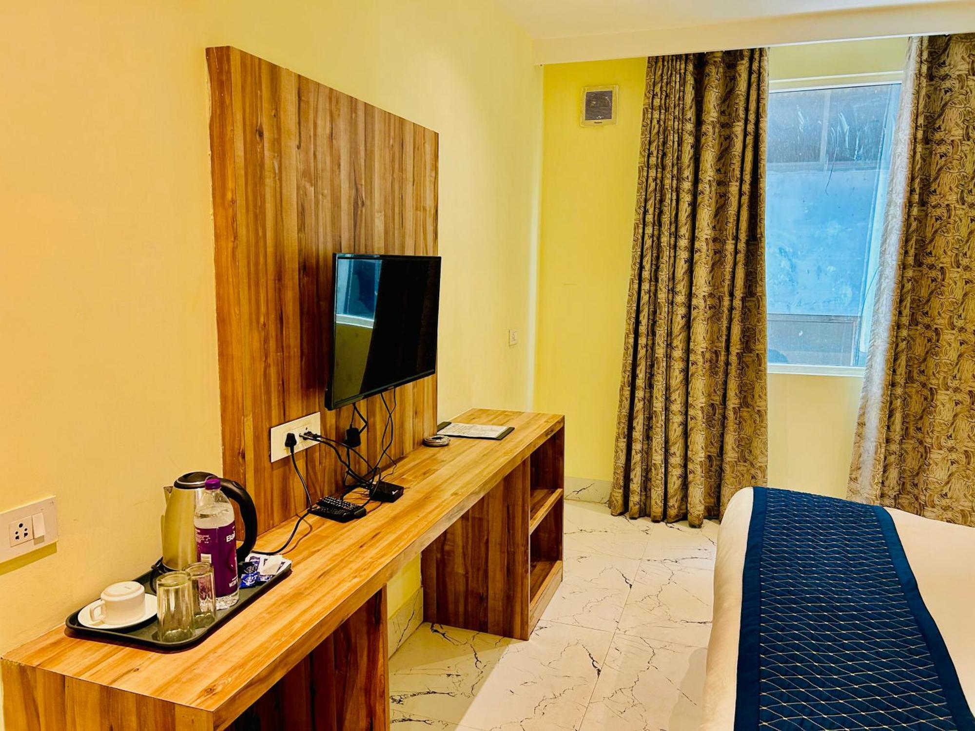 Goodluck House Near Terminal 3 Igi Airport Hotel Ню Делхи Екстериор снимка
