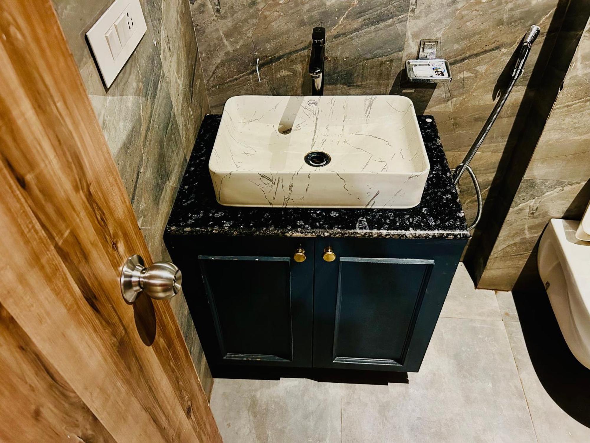 Goodluck House Near Terminal 3 Igi Airport Hotel Ню Делхи Екстериор снимка